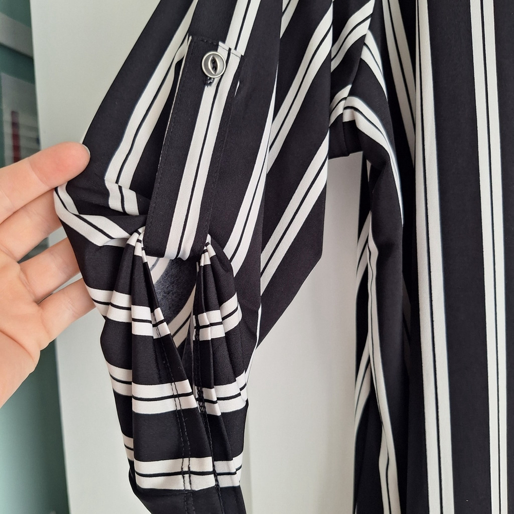 Torrid 2X Blouse Womens Sz 2 Black White Vertical Stripes Dressy 18/20 Office - Picture 3 of 7